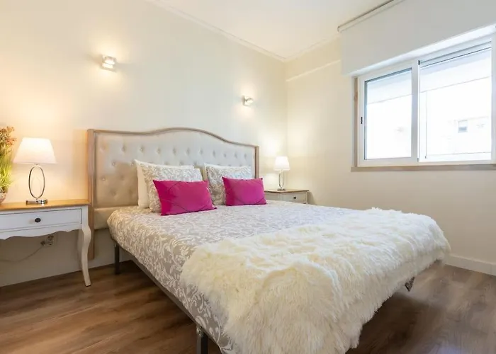 Beachome4U4 / Carcavelos Beach