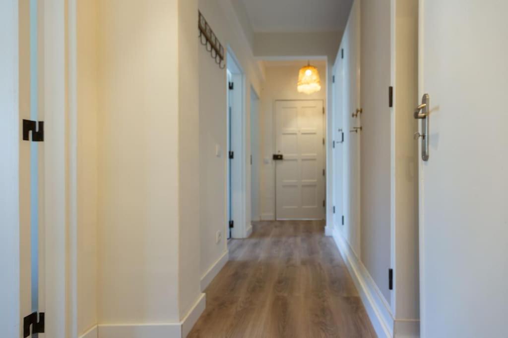Beachome4u4 / Carcavelos Parede
