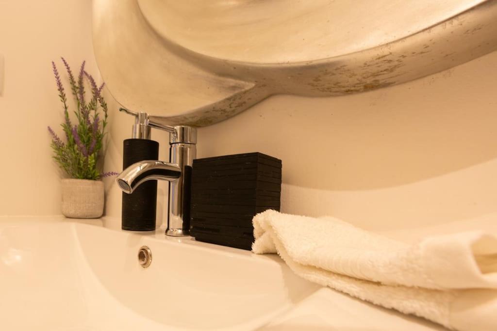 Beachome4u4 / Carcavelos Apartment