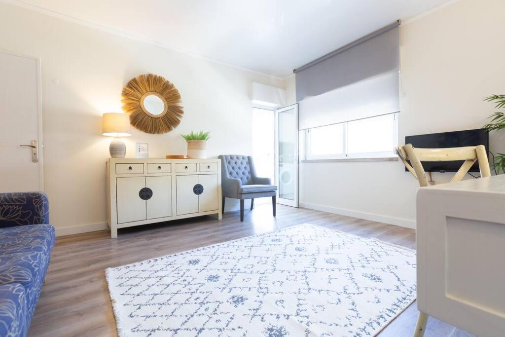 Apartment Beachome4u4 / Carcavelos Parede