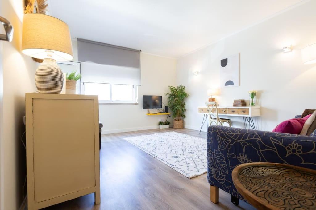 Beachome4u4 / Carcavelos Apartment *