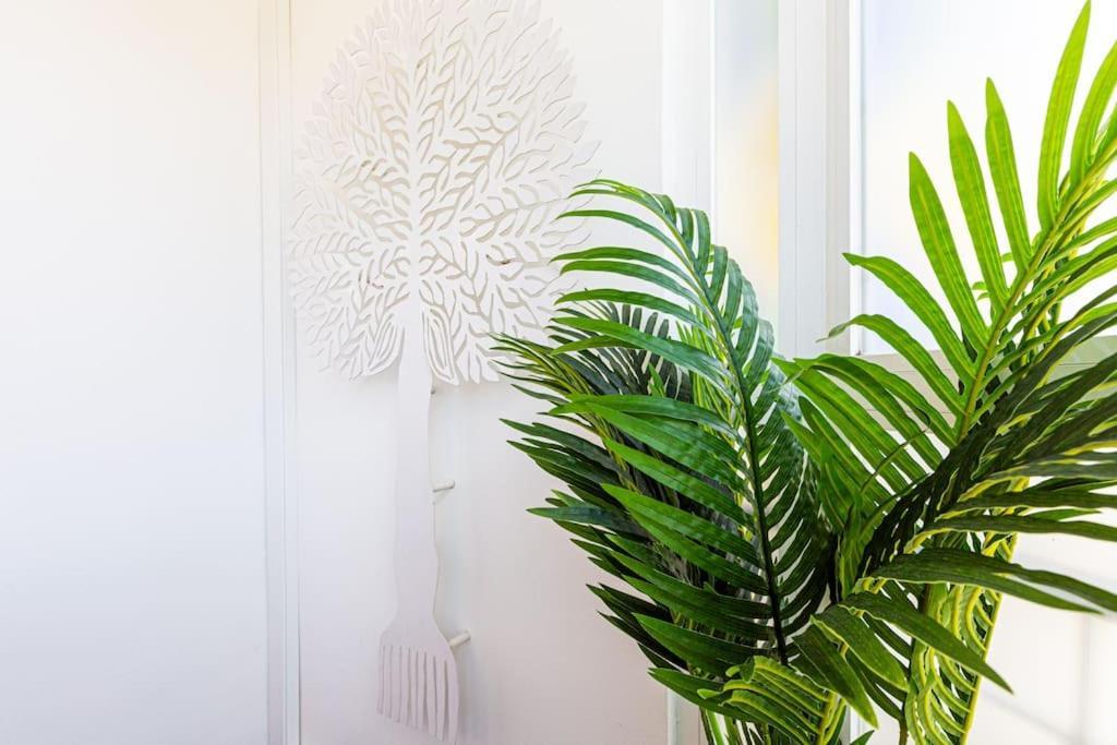 Beachome4u4 / Carcavelos Apartment *