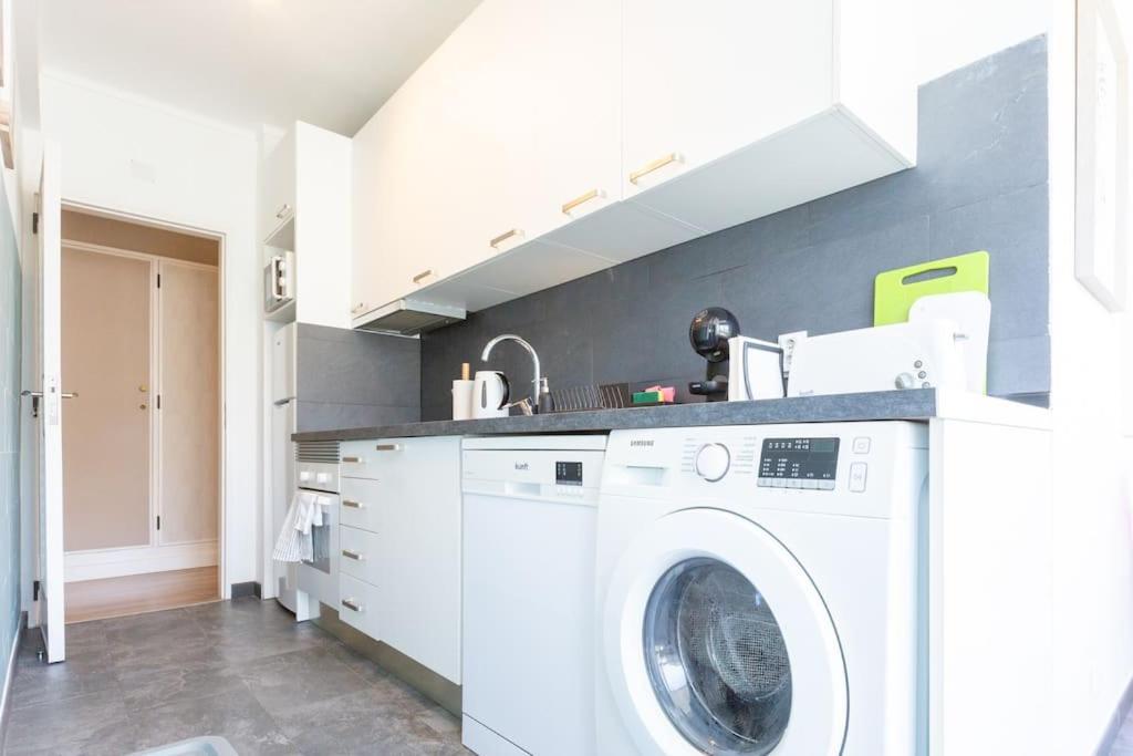Apartment Beachome4u4 / Carcavelos Parede