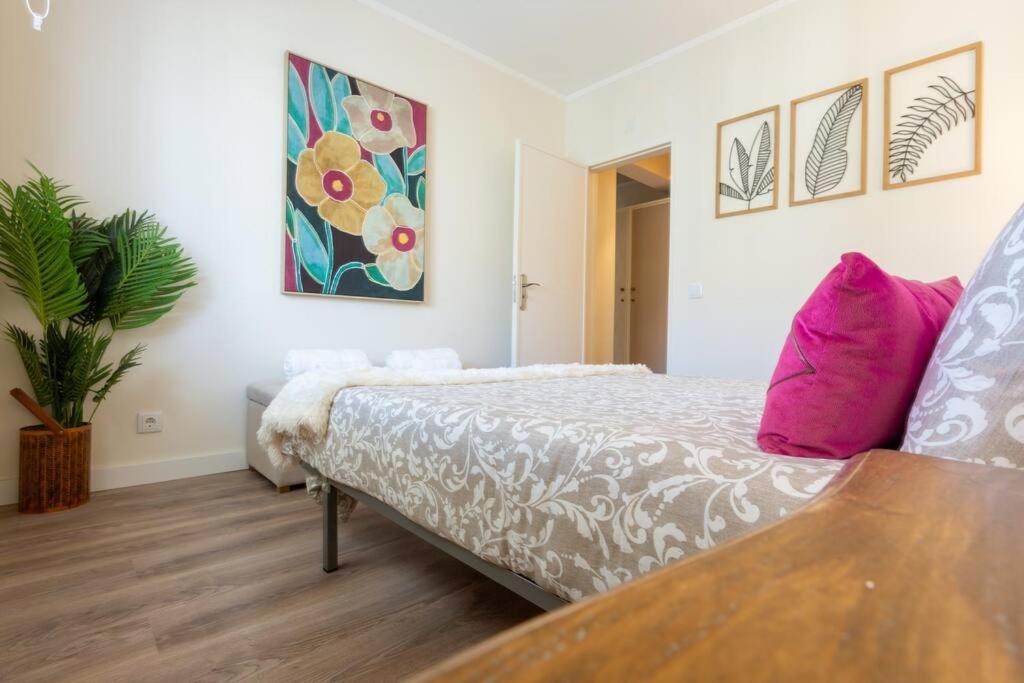 Beachome4u4 / Carcavelos Apartment Parede