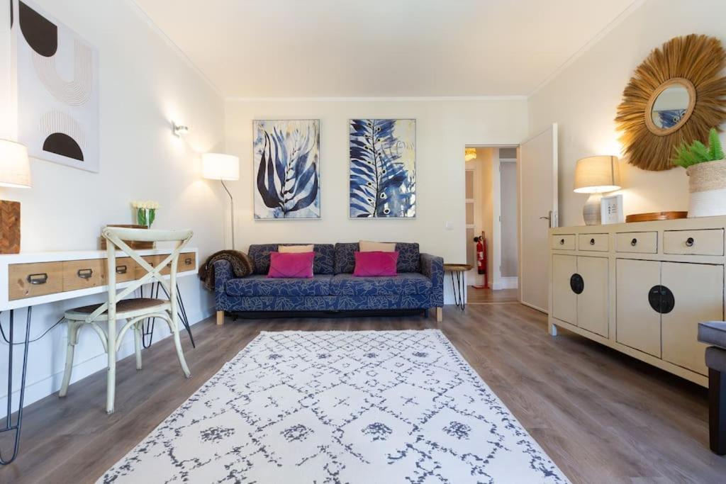 Apartment Beachome4u4 / Carcavelos Parede