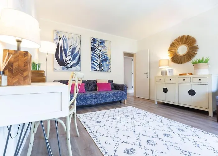 Beachome4U4 / Carcavelos Beach