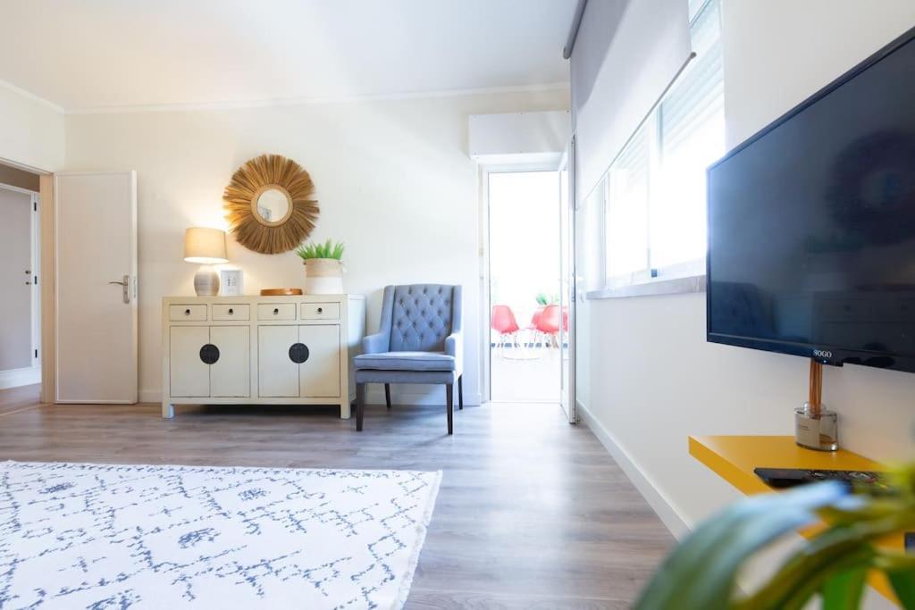 Beachome4u4 / Carcavelos Apartment