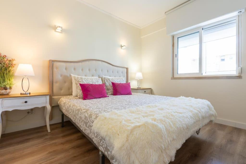 Apartment Beachome4u4 / Carcavelos Parede